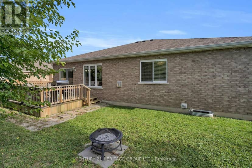 45 Whitfield Crescent — photo 34 of 40
