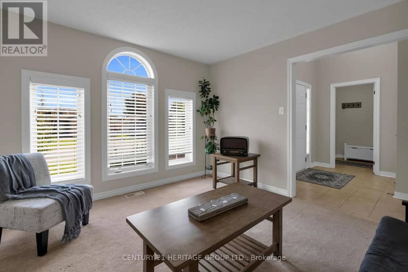 45 Whitfield Crescent — photo 9 of 40