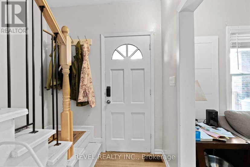 33 Cline Avenue N, Hamilton, photo 2