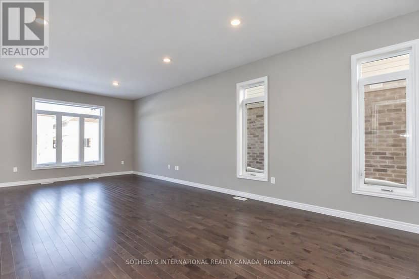 529 Anton Crescent — photo 4 of 12