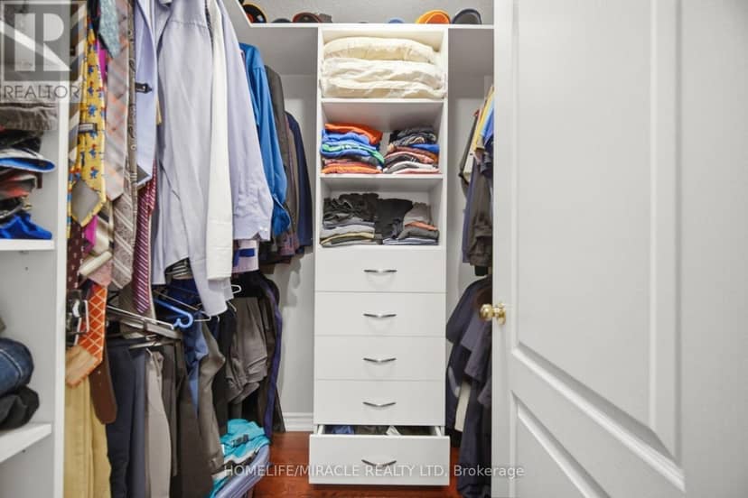 5 Billancourt Crescent — photo 29 of 40