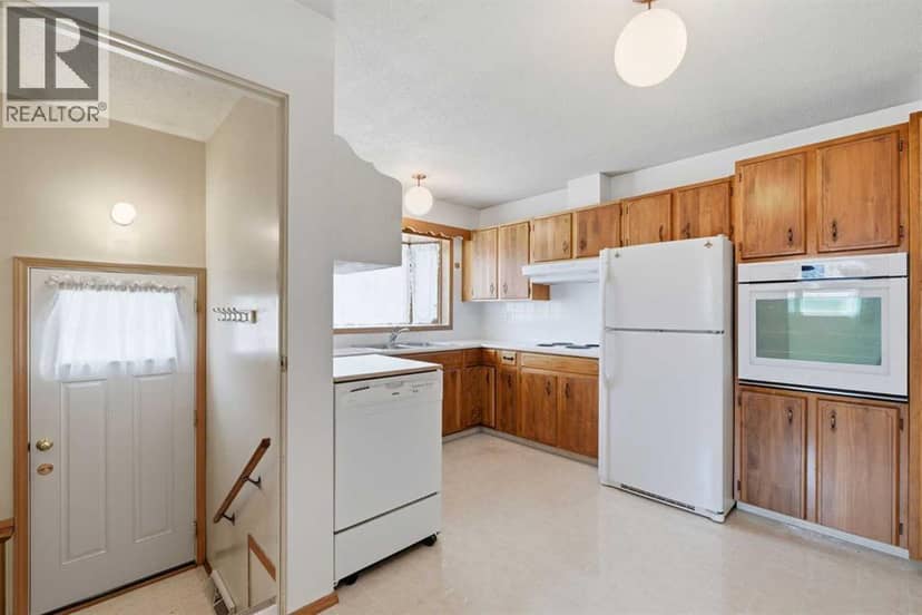 3540 Bulyea Crescent NW — photo 14 of 24