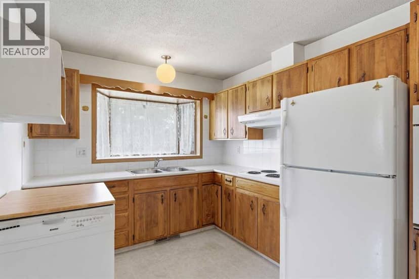 3540 Bulyea Crescent NW — photo 9 of 24