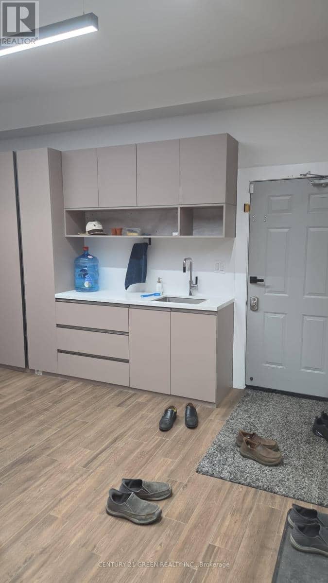 674525 Hurontario Street — photo 15 of 20