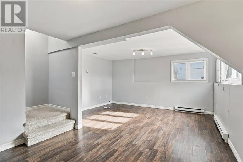 10 Clevedon Crescent — photo 18 of 37