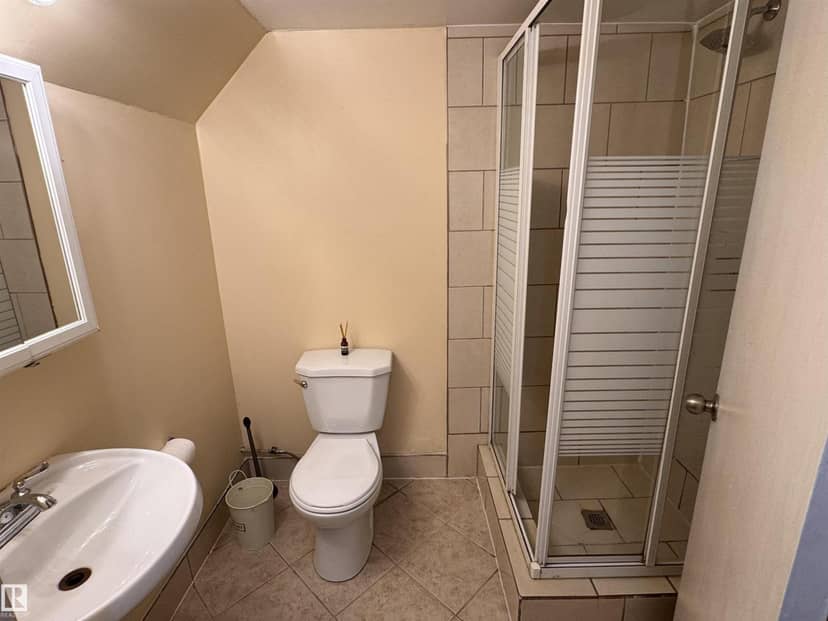 8907 83 AV NW — photo 11 of 14