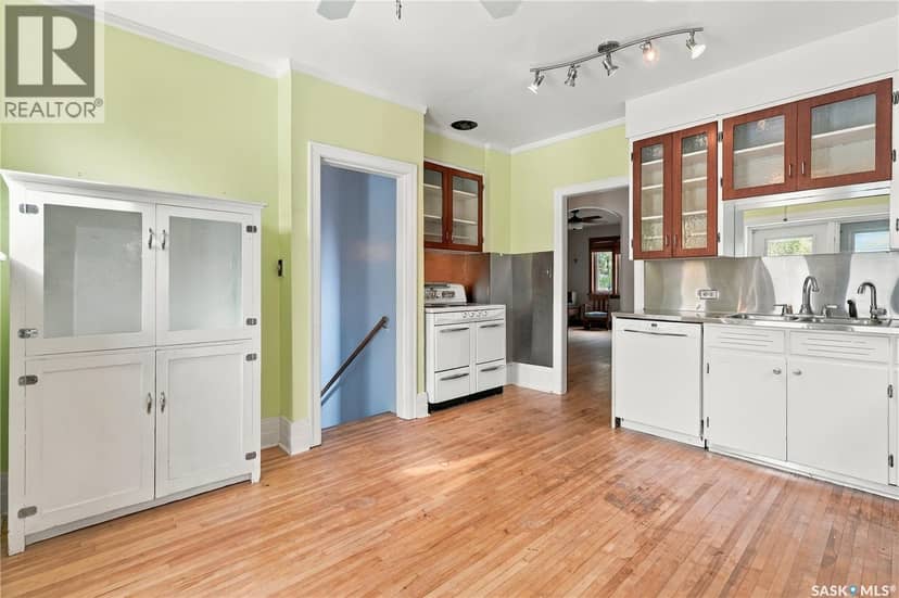 821 College AVENUE — photo 13 of 29