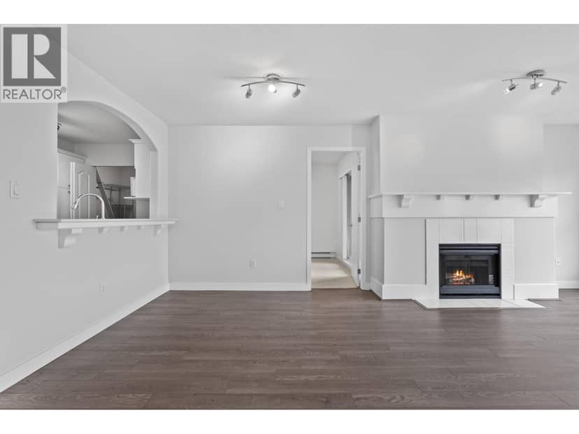 304 5500 LYNAS LANE, Richmond, photo 6
