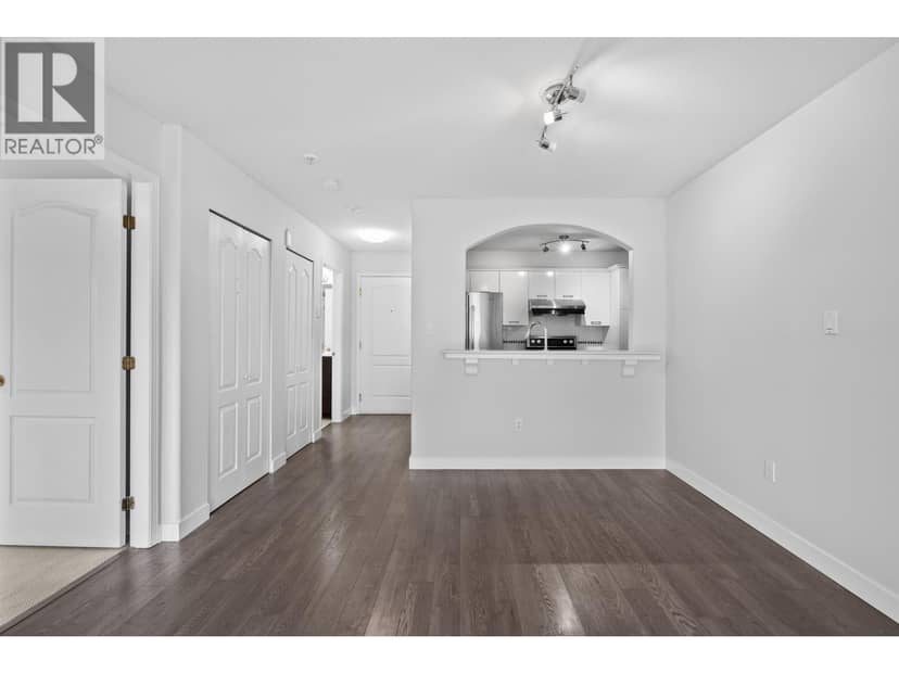 304 5500 LYNAS LANE, Richmond, photo 8