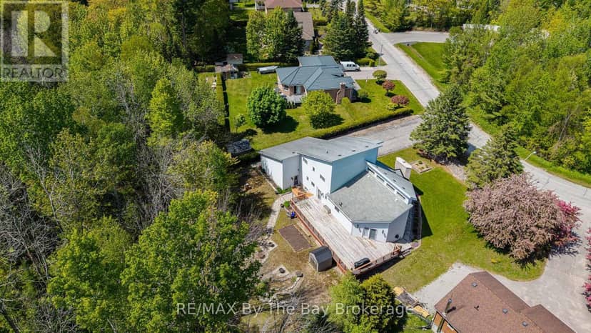 32 Bridlewood Crescent — photo 3 of 40