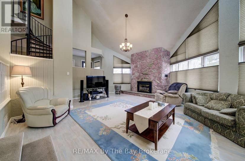 32 Bridlewood Crescent — photo 9 of 40