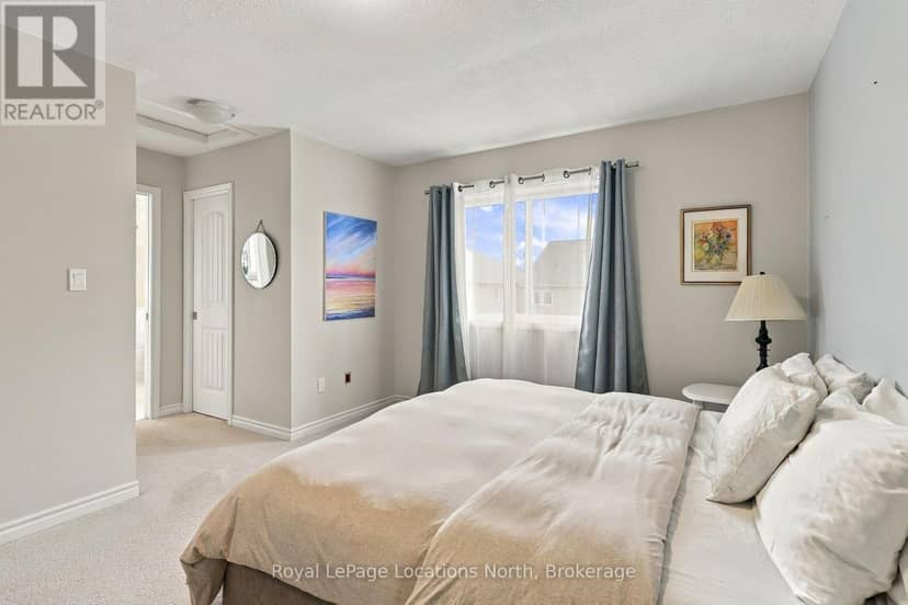 15 Kayla Crescent — photo 18 of 40
