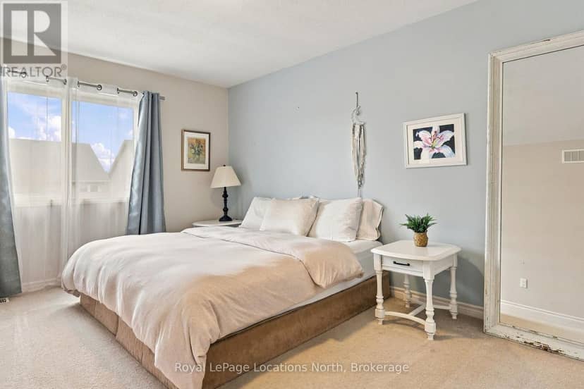 15 Kayla Crescent — photo 19 of 40