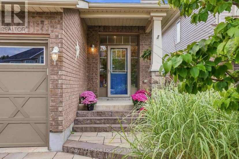 15 Kayla Crescent — photo 3 of 40