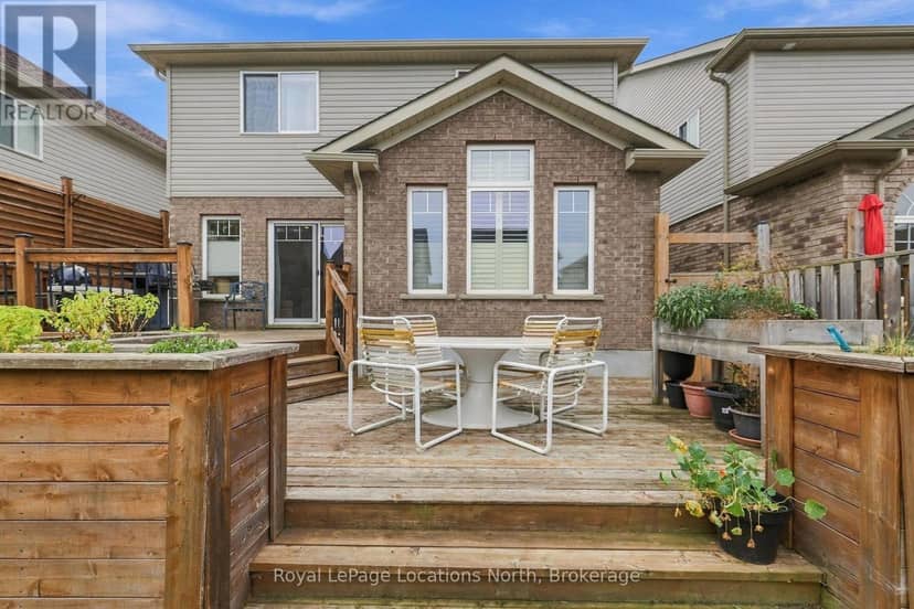 15 Kayla Crescent — photo 38 of 40