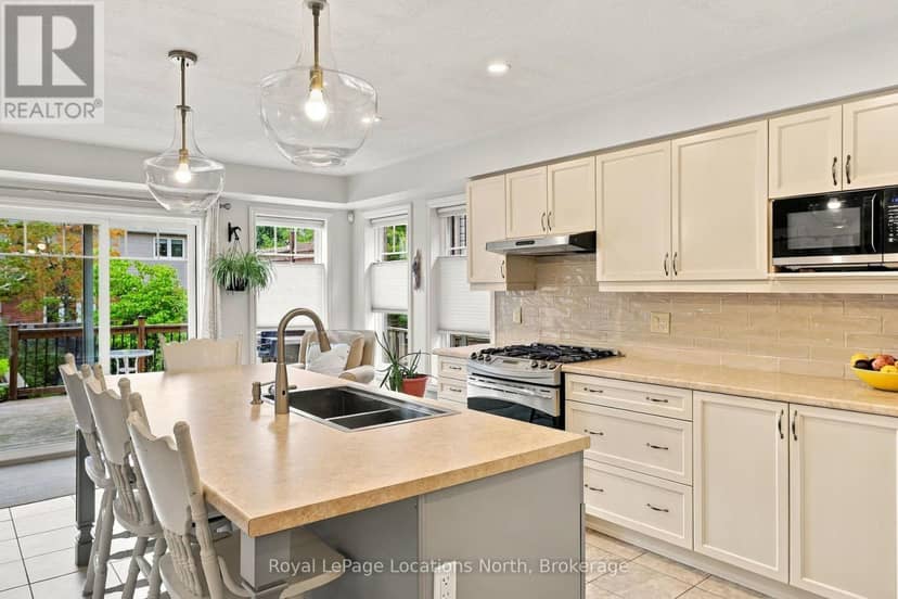 15 Kayla Crescent — photo 6 of 40