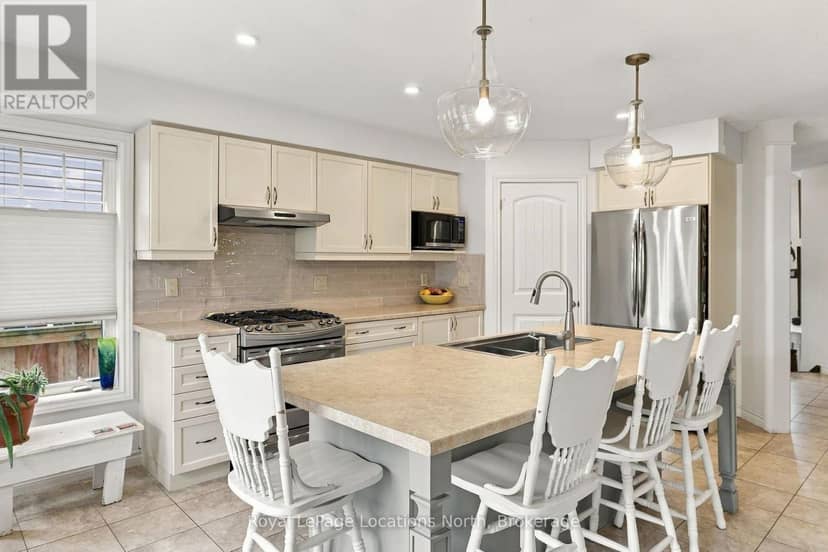 15 Kayla Crescent — photo 7 of 40