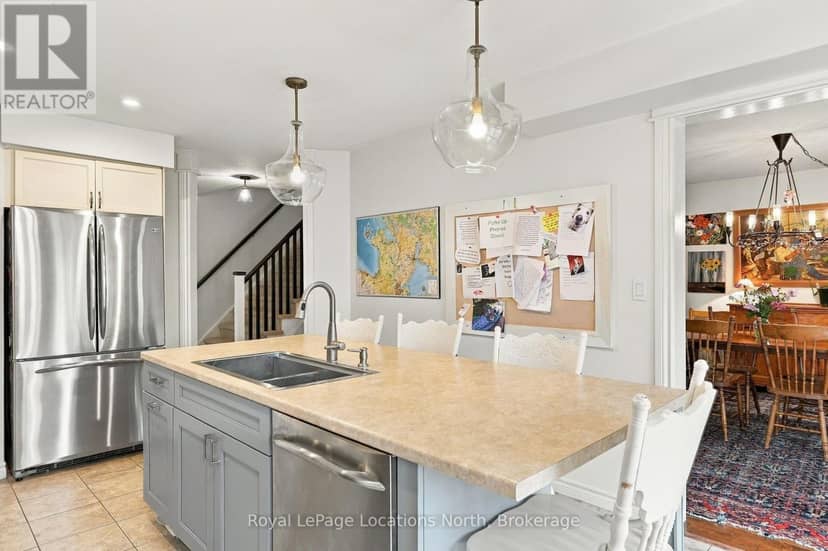 15 Kayla Crescent — photo 8 of 40