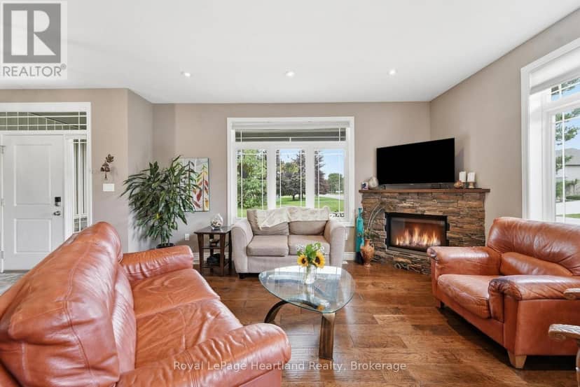 285 Darling Boulevard — photo 10 of 40