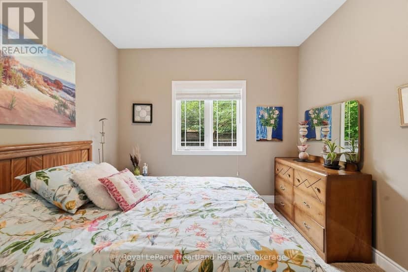 285 Darling Boulevard — photo 19 of 40