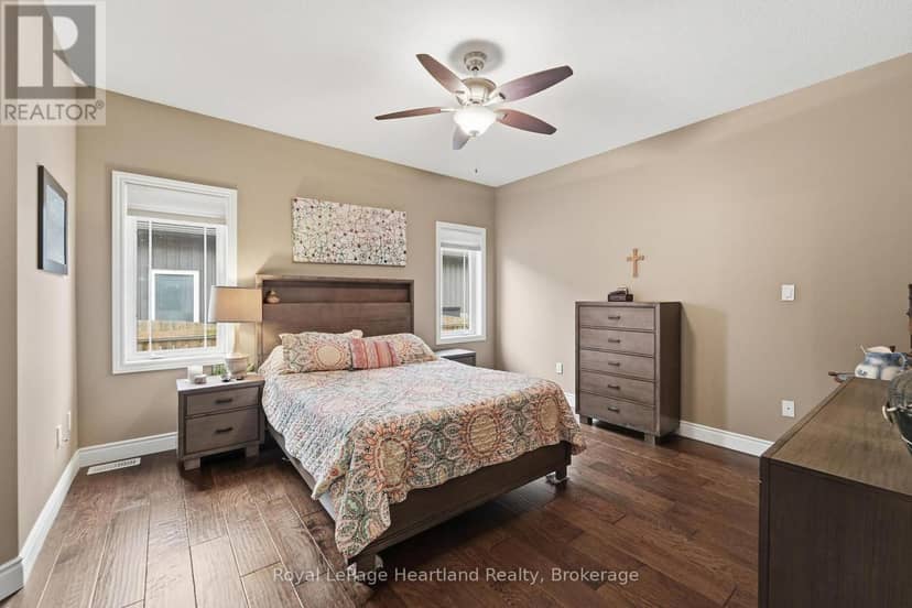 285 Darling Boulevard — photo 22 of 40