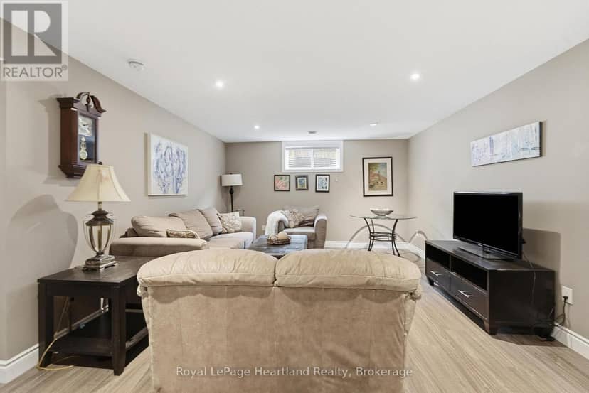 285 Darling Boulevard — photo 29 of 40