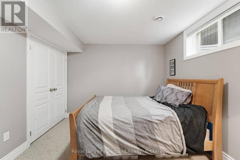 285 Darling Boulevard — photo 36 of 40