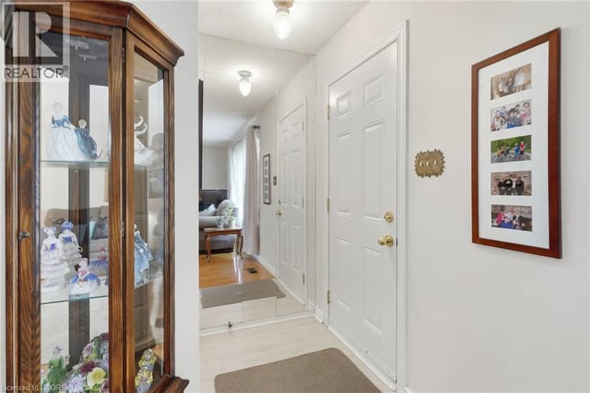48 RALEIGH Court, Hamilton, photo 5