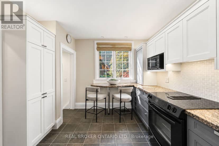69 Chaplin Crescent — photo 19 of 40