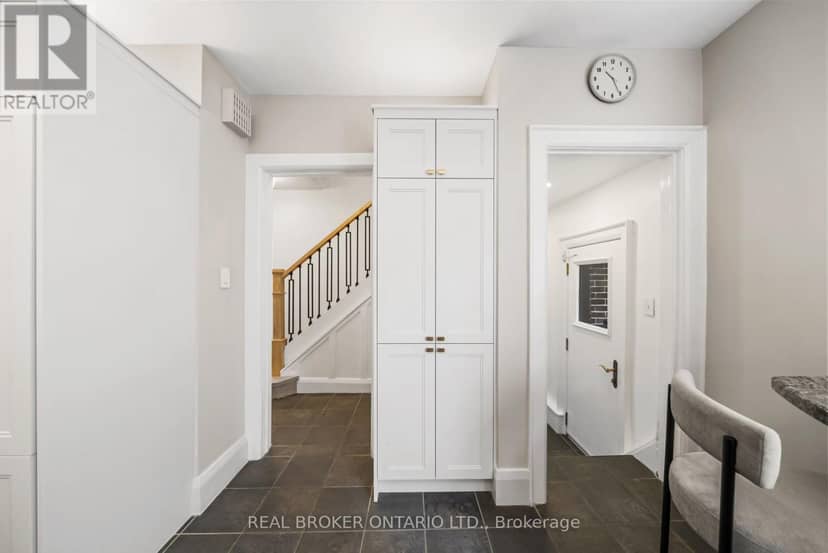 69 Chaplin Crescent — photo 21 of 40