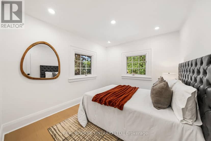 69 Chaplin Crescent — photo 26 of 40