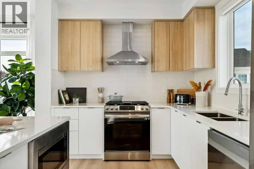 171 Dieppe Drive SW — photo 9 of 30