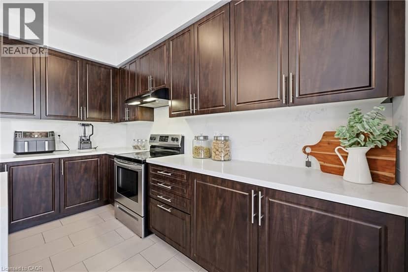 47 LARRY Crescent — photo 10 of 39