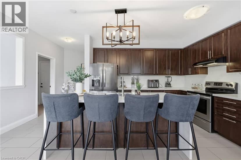 47 LARRY Crescent — photo 13 of 39