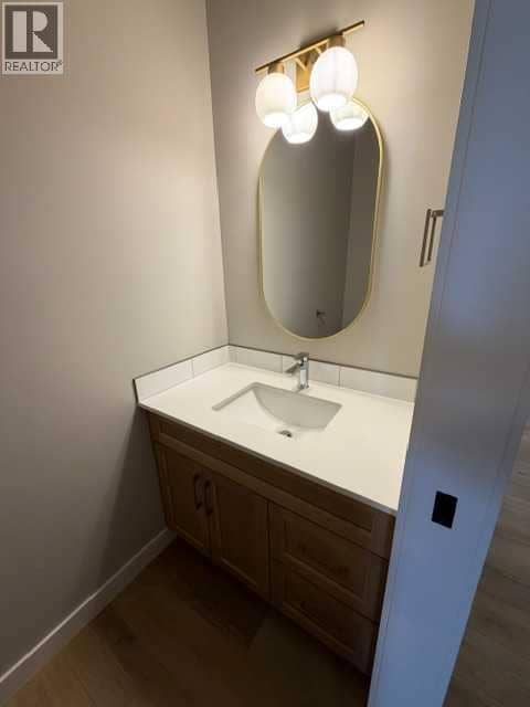 13 Ellington Crescent — photo 9 of 20