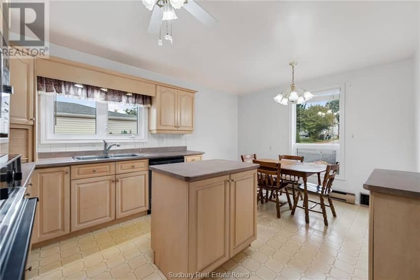 85 Ridgemount Avenue — photo 11 of 40