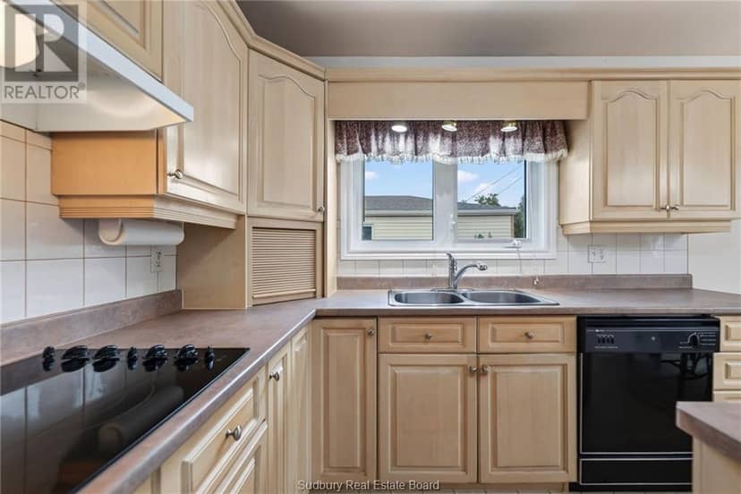 85 Ridgemount Avenue — photo 12 of 40