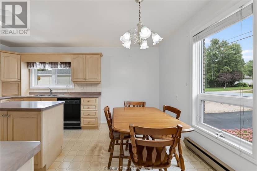 85 Ridgemount Avenue — photo 17 of 40