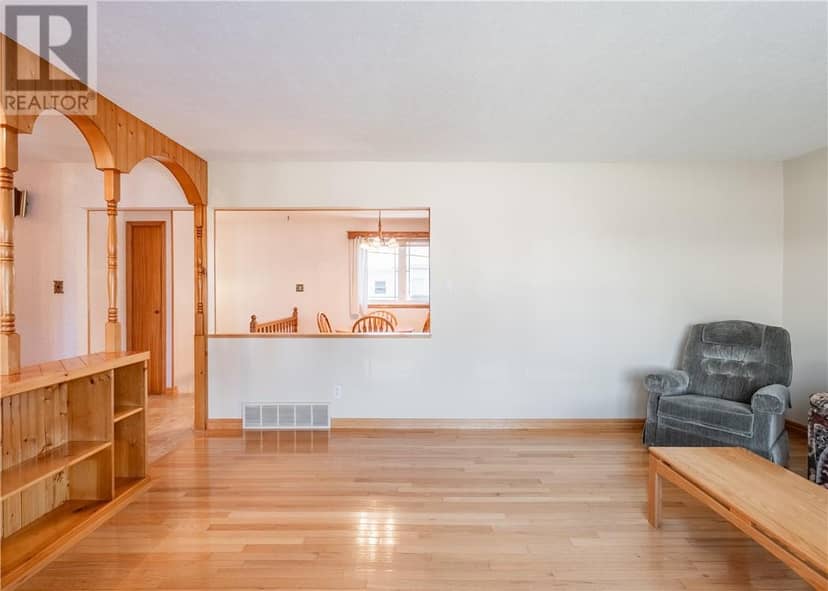 84 Neelon Avenue — photo 4 of 32