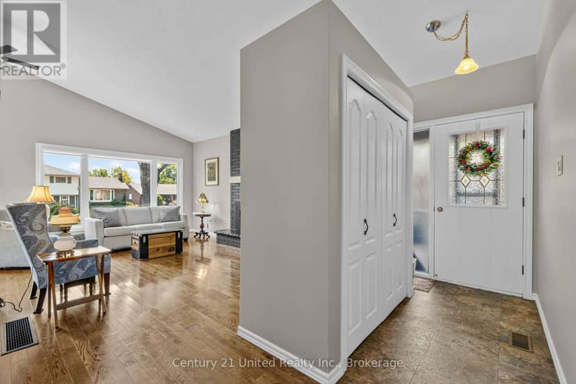 1225 Milburn Street, Peterborough, photo 2