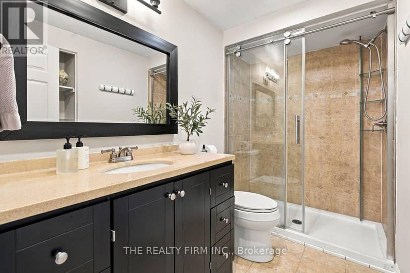 11 Somerset Crescent — photo 17 of 40
