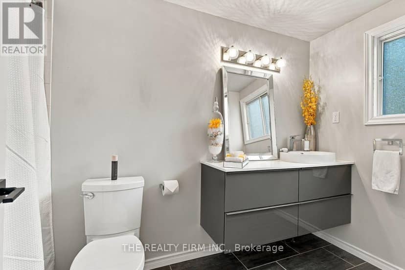 11 Somerset Crescent — photo 23 of 40