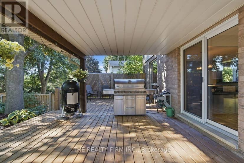 11 Somerset Crescent — photo 34 of 40