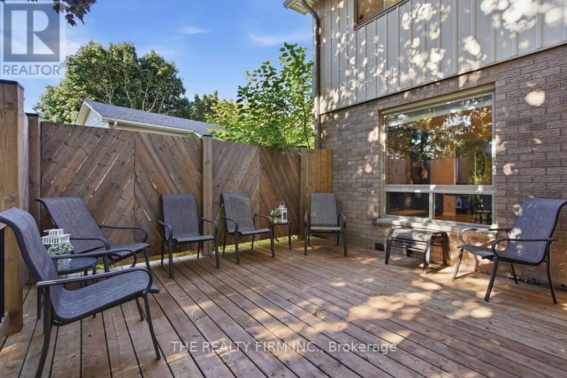 11 Somerset Crescent — photo 36 of 40