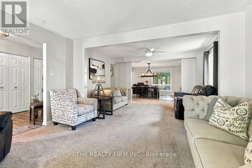 11 Somerset Crescent — photo 5 of 40