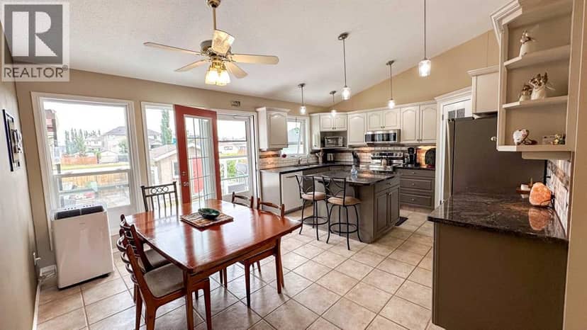 220 10 Avenue NE, Sundre, photo 7