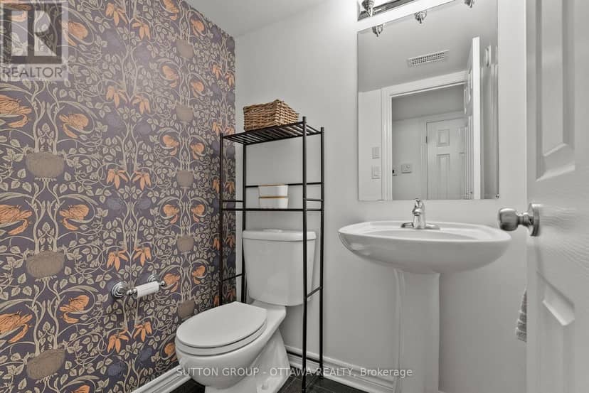 7 - 565 Stonefield Private — photo 24 of 36
