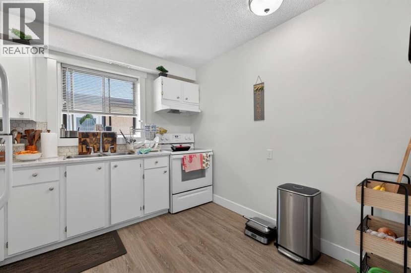 1920 31 Street SW — photo 11 of 26