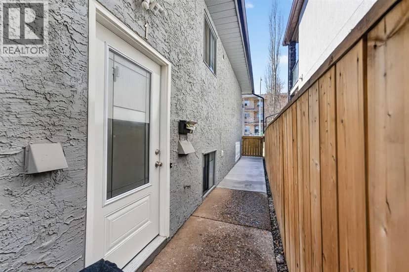 1920 31 Street SW — photo 14 of 26