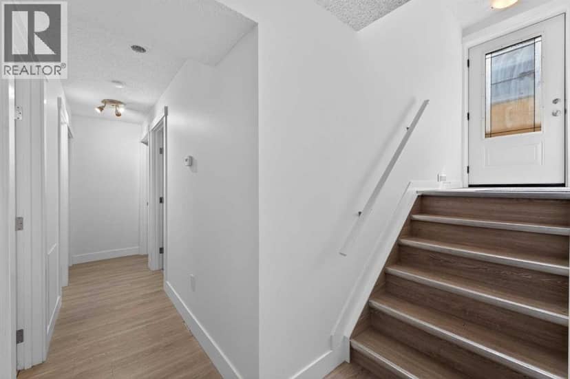 1920 31 Street SW — photo 15 of 26